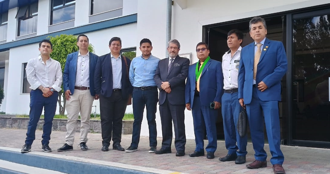 Docentes de la Facultad de Ciencias Naturales y Aplicadas realizaron visitas técnicas a universidades de Barranca y Quito