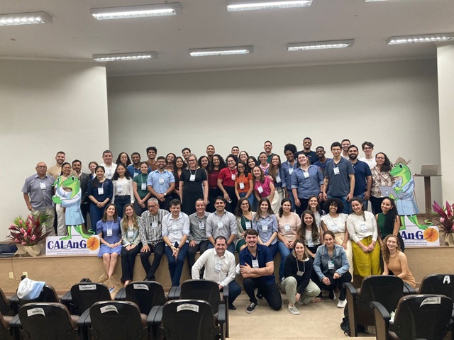 Docentes de la UNIFSLB participa en reunión internacional sobre resistencia antimicrobiana en Brasil