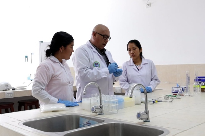Investigación evidencia bacterias multirresistentes en agua potable de comunidades Awajún de la Amazonía peruana